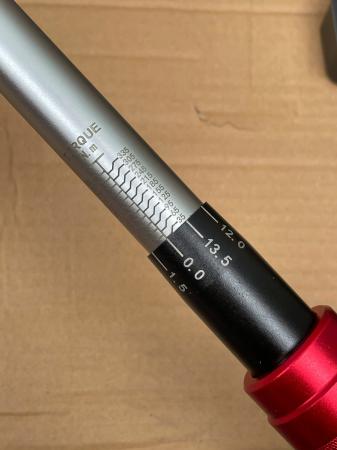 Cần siết lực 3/8’: dải lực 10-60Nm