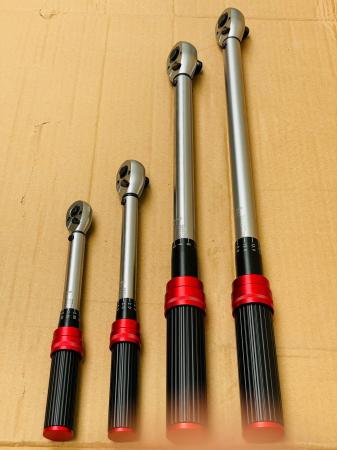 Cần siết lực 3/8’: dải lực 10-60Nm